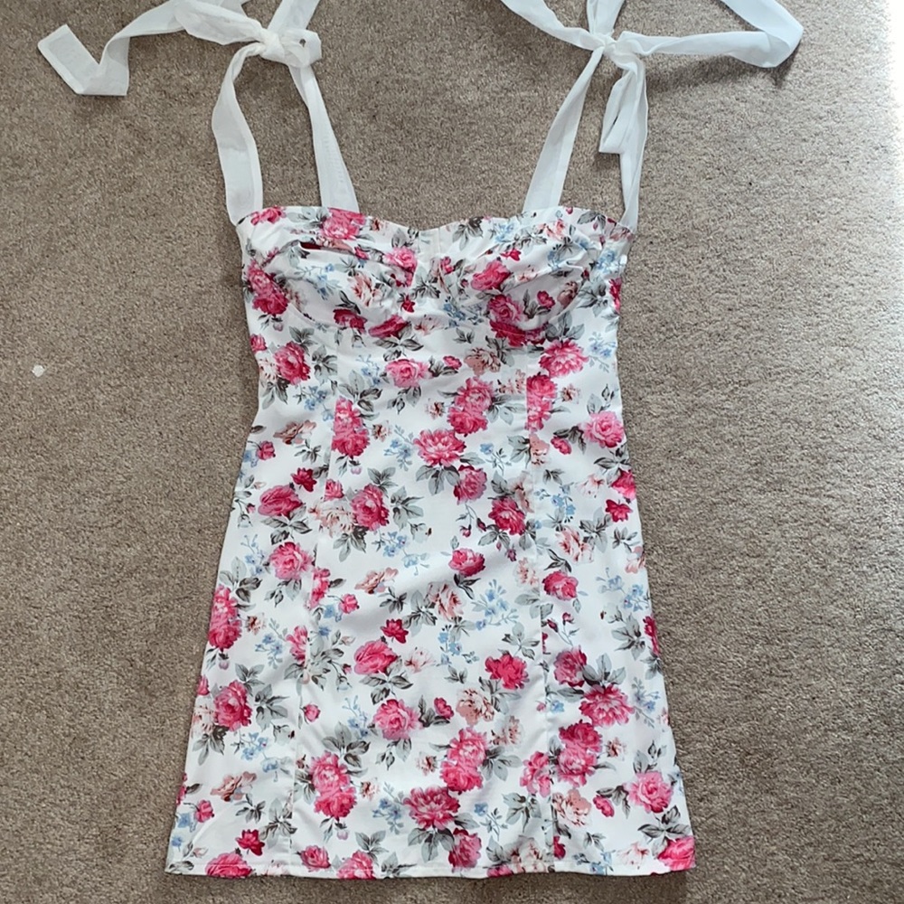 White Floral Mini Dress by O.Vianca